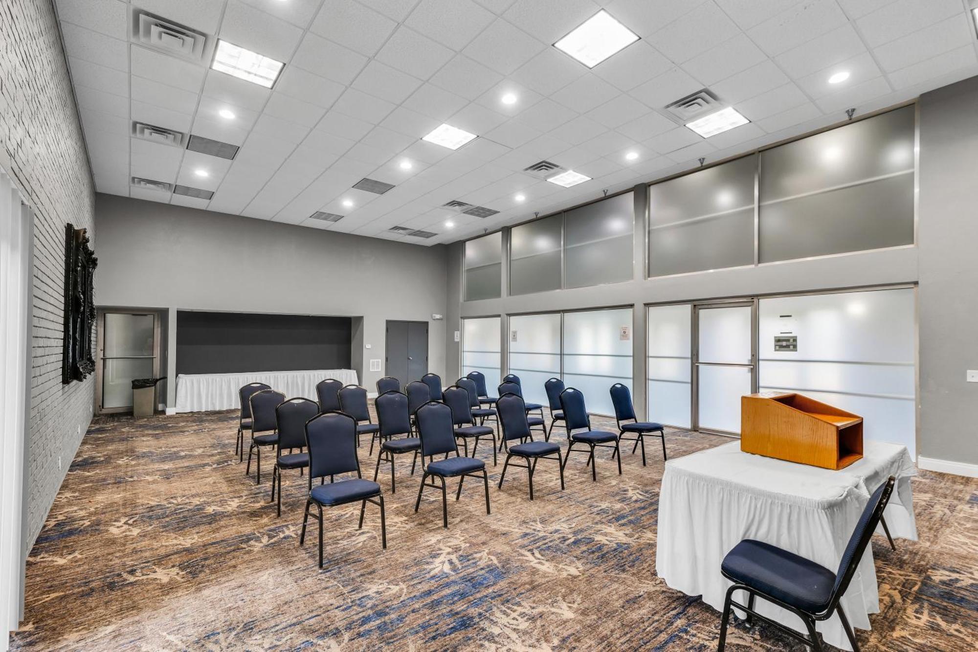 Eastlake Suites Hotel & Conference Center By Oyo Urbana Champaign Exterior photo