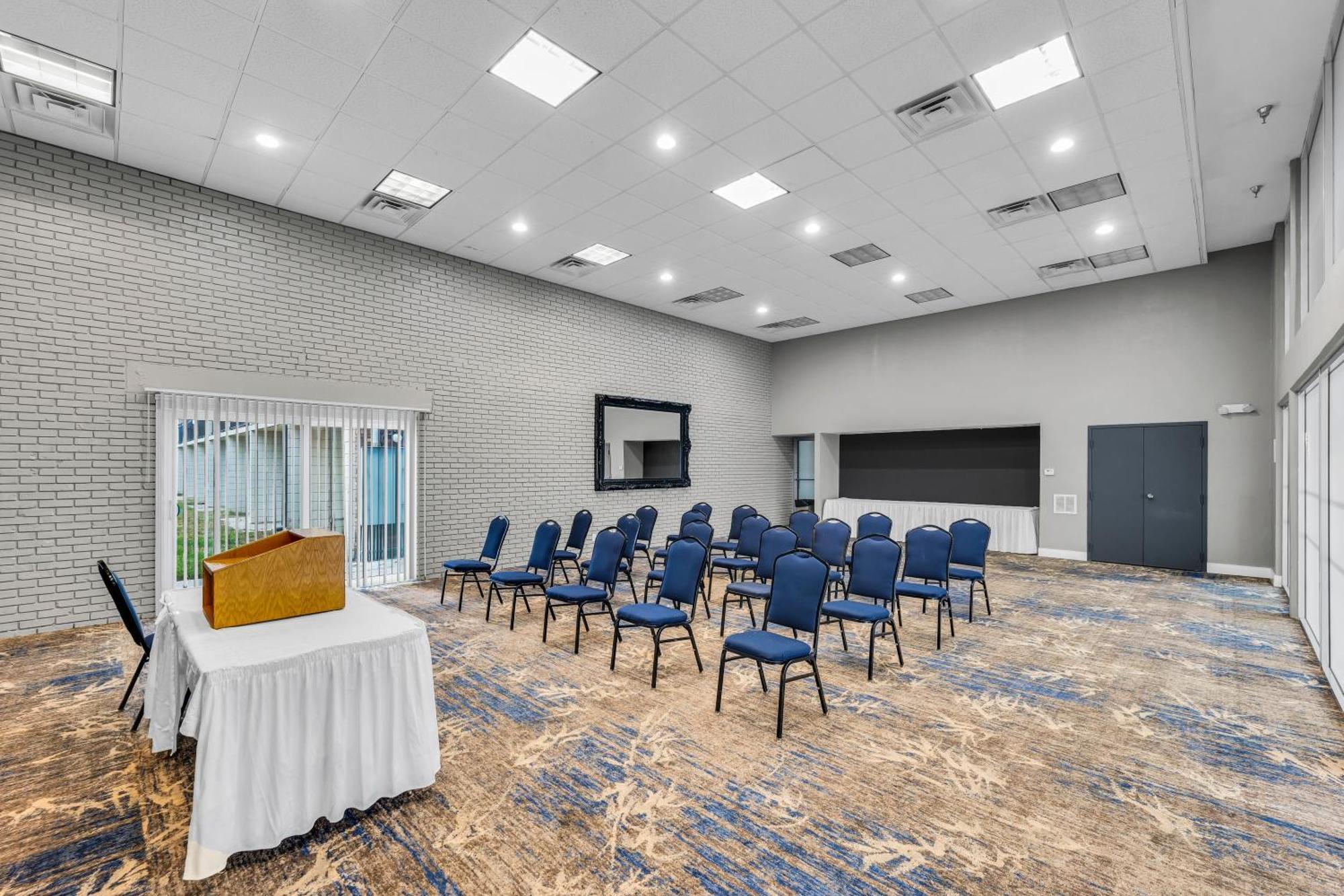 Eastlake Suites Hotel & Conference Center By Oyo Urbana Champaign Exterior photo